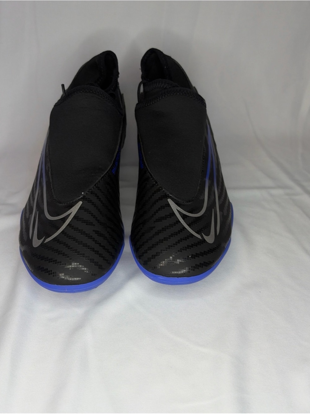 Nike Men’s Black Athletic Shoes with Blue Soles